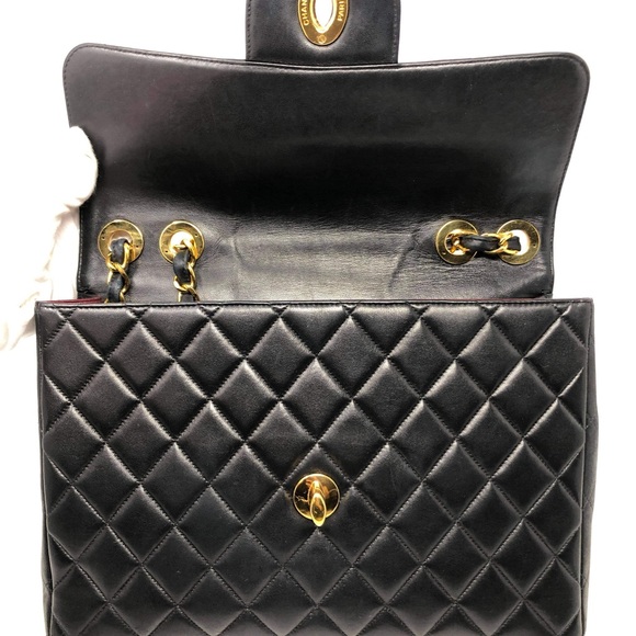 Vintage Chanel with gold hardware in excellent condition. - Picture 6 of 7